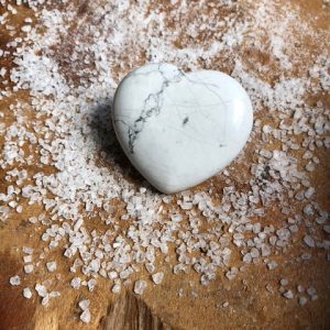 Healing Stone Crystal Howlith Heart 3-4cm